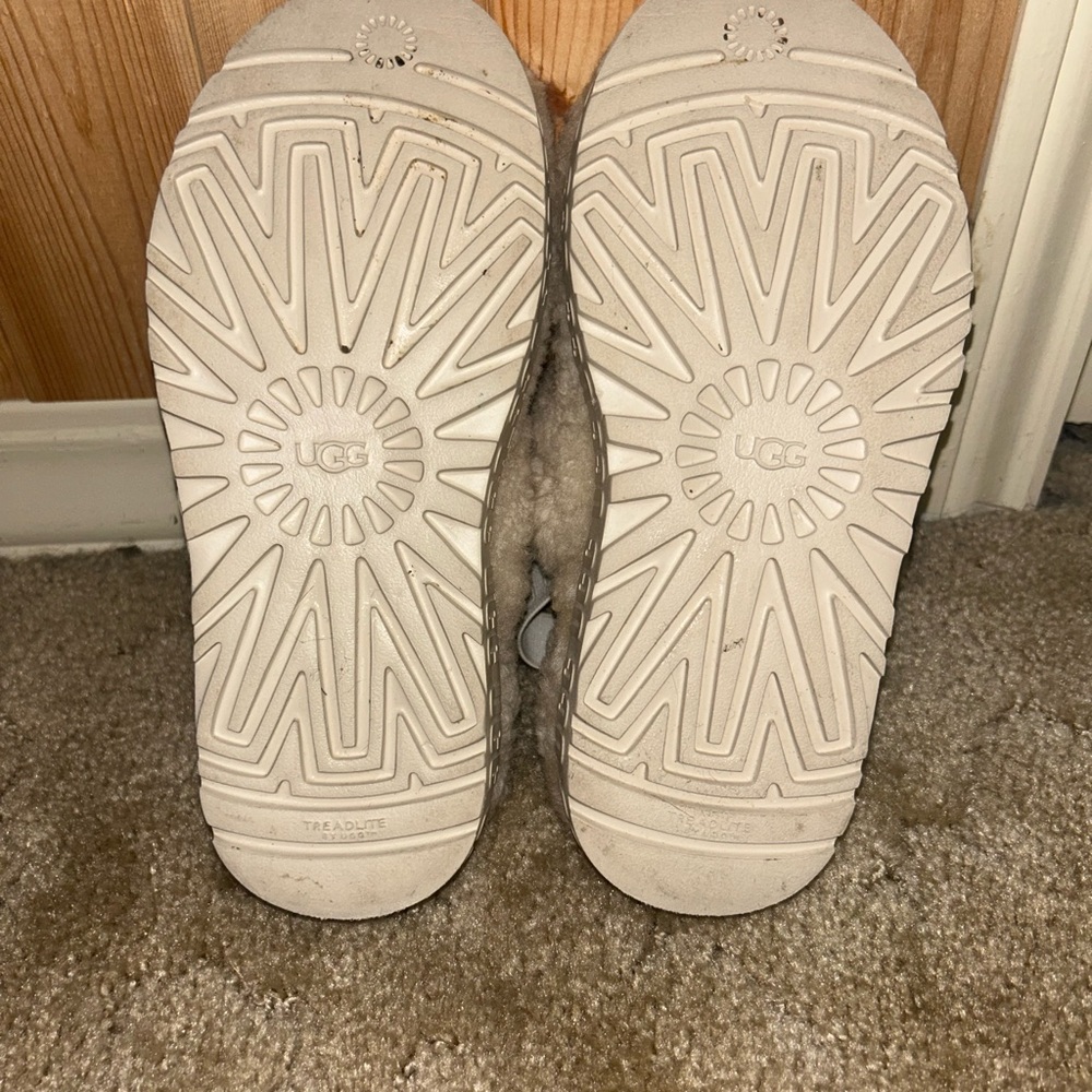 UGG Cozy Cream Slippers - Picture 4 of 5
